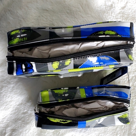 Kenneth Cole Travel Toiletry Set - Picture 3 of 3